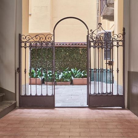Elegante Appartamento Minimal Dai Tocchi Botanici Милан Экстерьер фото